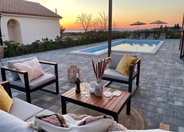 Katarina - Grosser Pool Beheizt - Meerblick Villa Vrsi